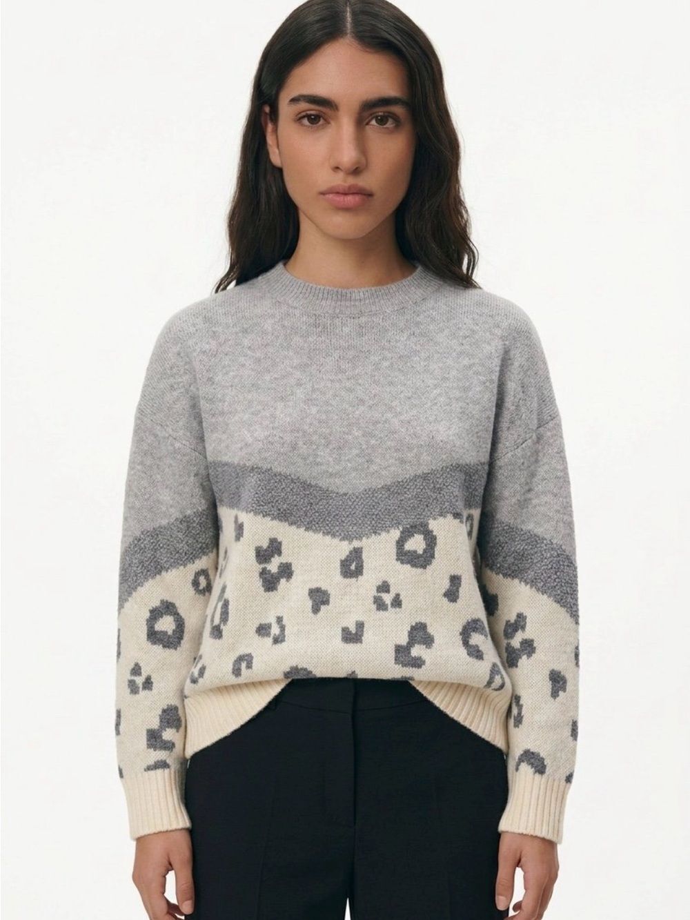 ANDREE BY UNIT | Gray & Cream Leopard Print V Chevron Sweater Women’s Size Large